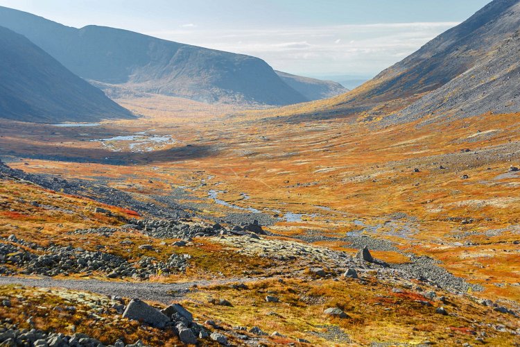 Фоновая фотография: долина реки Малая Белая