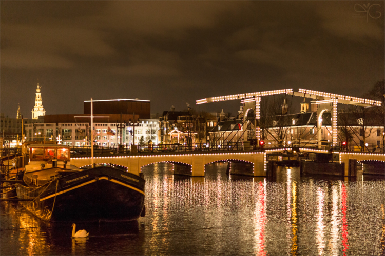 Амстердам, «Тощий мост» (Magere Brug). ISO 3200, f/1.4, 1/50