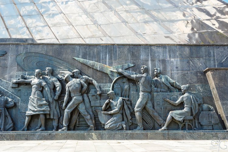 Основание стелы Мемориального музея космонавтики