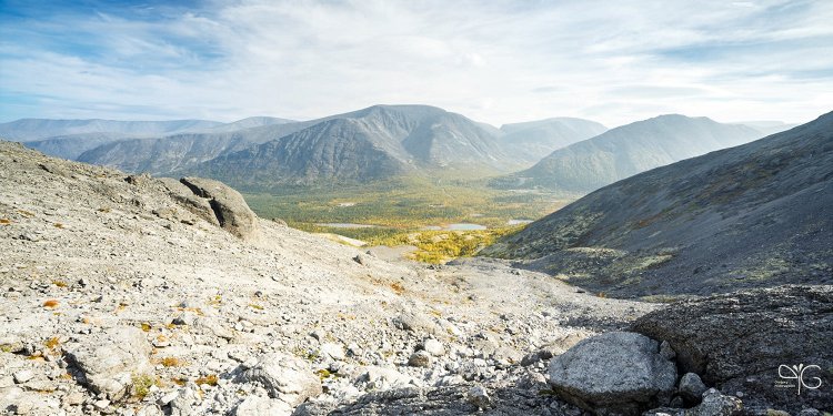 Панорама долины Кунийока с подъёма на перевал Северный Чорргор