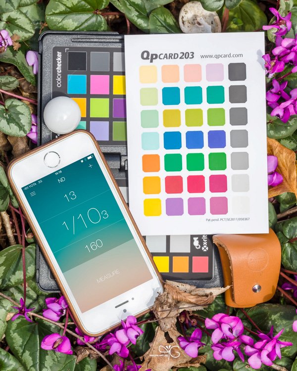 Калибровочные таблицы QPcard, X-Rite ColorChecker, экспонометр Lumu и его приложение на iPhone