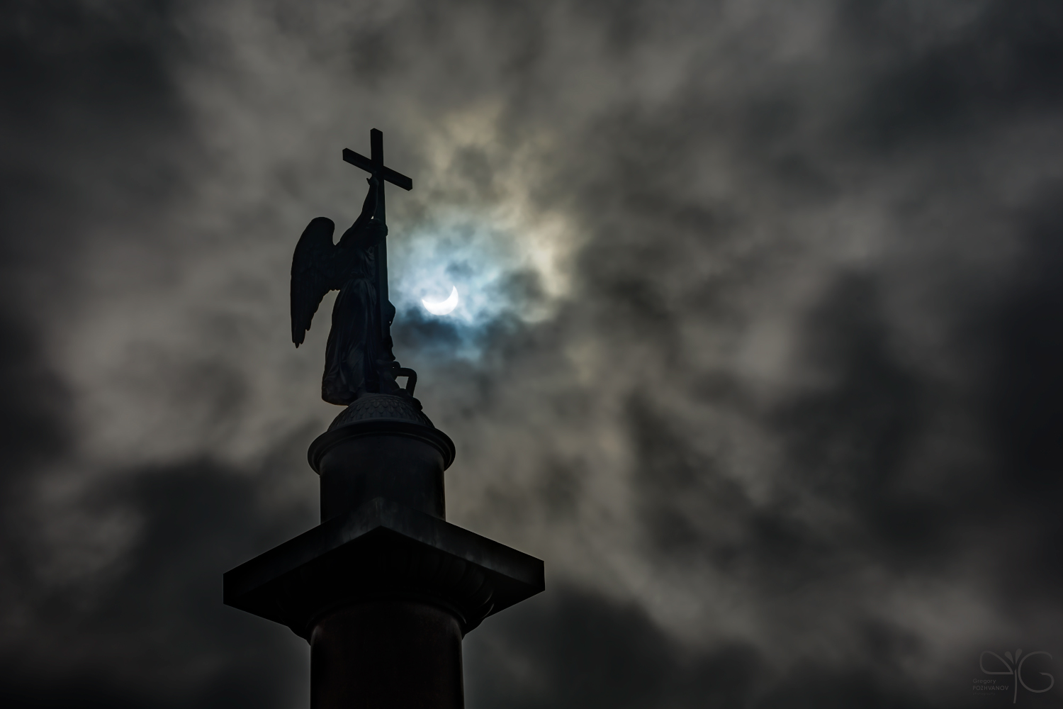 Александровская колонна ангел с крестом