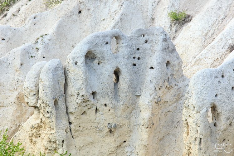 Фактуры на стенах мелового каньона в Дивногорье