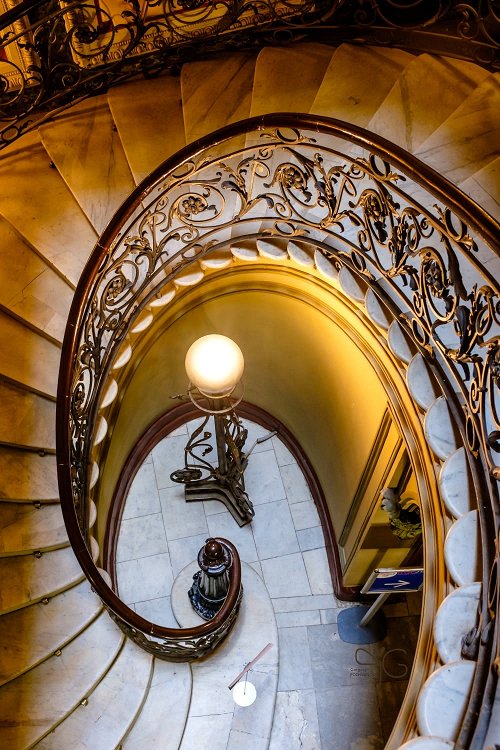 Парадная лестница в доме Елисеевых на Биржевой линии, 14