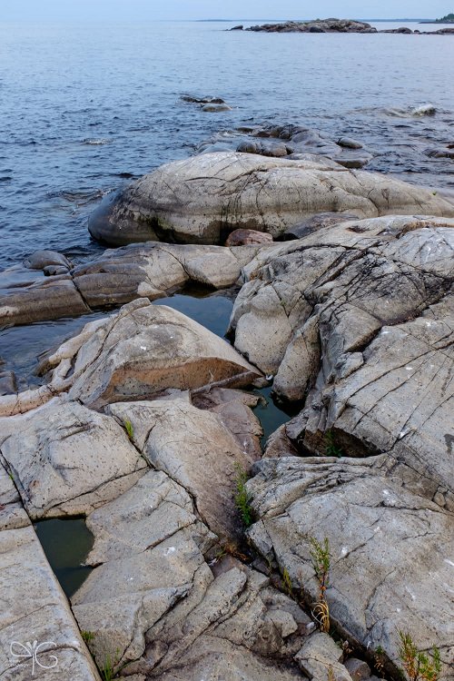 Каменистый берег острова Петросааренлуодот