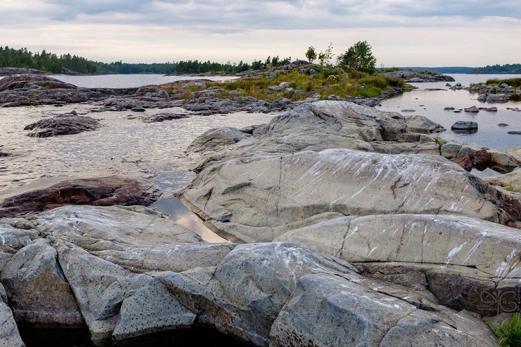 Каменистый берег острова Петросааренлуодот