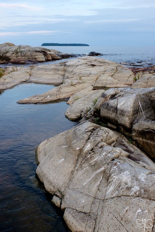 Каменистый берег острова Петросааренлуодот