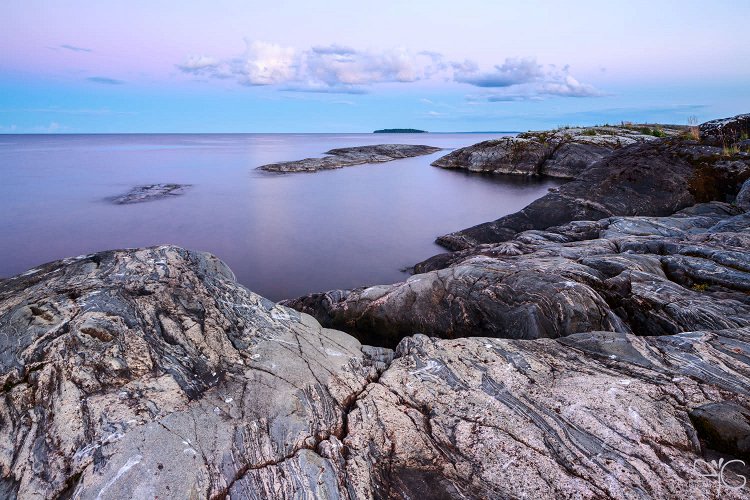 Лилово-розовый закат на островах Пятякянсаарет