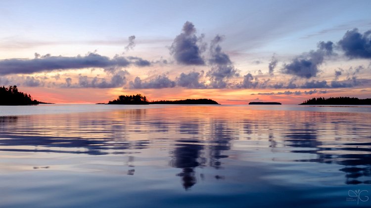 Водная гладь Ладоги перед островами Пиени-Койрасари и Исо-Койрасари